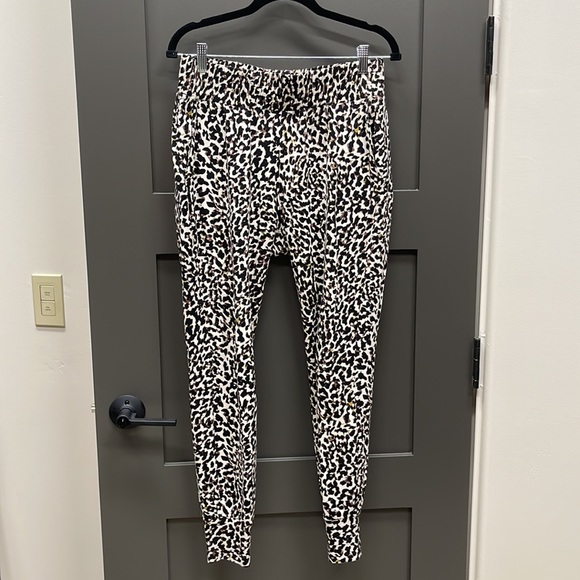 CAbi Pivot Joggers - Picture 5 of 10